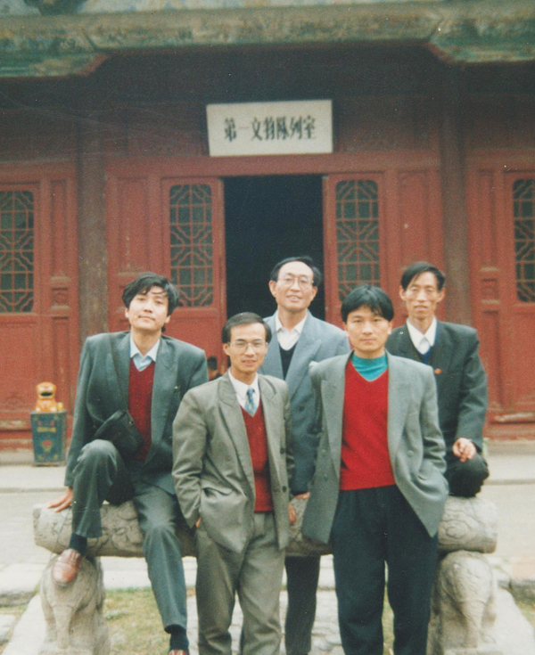 008 前排左一團委書記高丙杰、前排右一組織干事王小龍，后排中黨辦主任馮振宇 右一宣傳部長王衛(wèi)民 (71).jpg