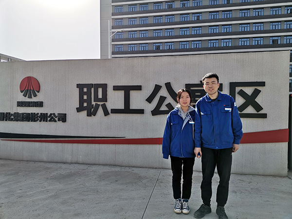 剛下夜班的趙嚴(yán)、連妮妮.jpg
