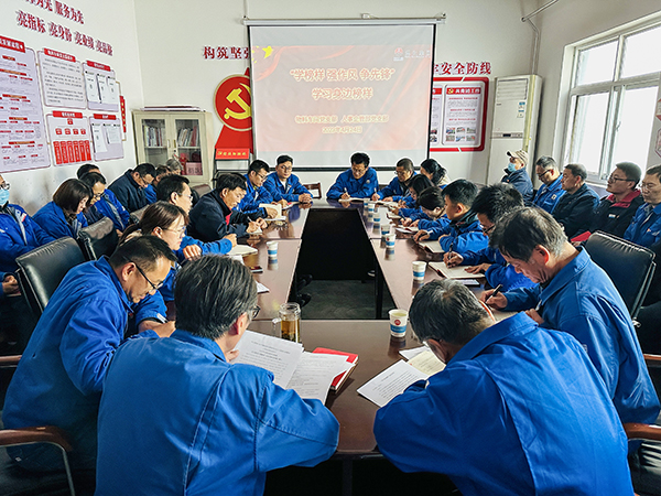 4月24日下午，物料車間黨支部、人事企管部黨支部聯(lián)合開展以“學(xué)榜樣 強(qiáng)作風(fēng) 爭(zhēng)先鋒”為主題的學(xué)習(xí)身邊榜樣活動(dòng).jpg