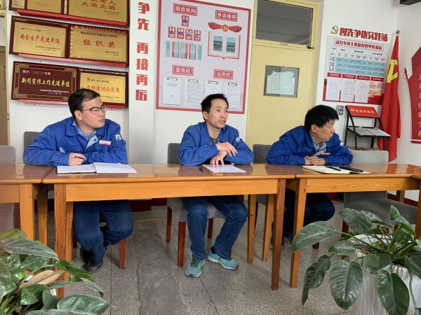 為確保此次大檢修停車計劃安全順利的完成，動力車間及早動手，精心組織，周密部署。按照公司大檢修指揮部的停車計劃，及時召開車間大檢修停車計劃工作會議.jpg