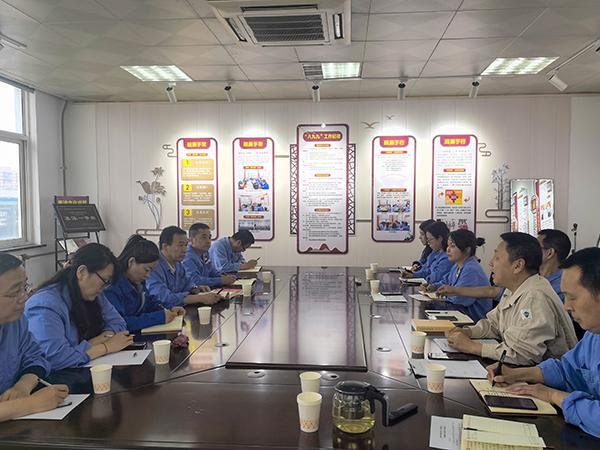 5月23日，法審、實業(yè)黨支部結(jié)對開展“學(xué)思鑄魂 共促共建”主題黨日活動 (2).jpg