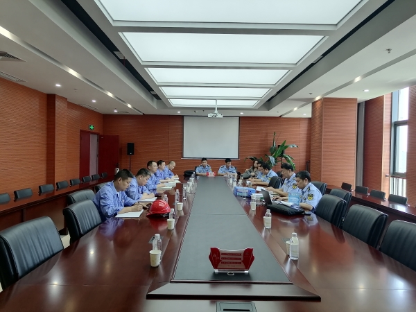 7月18日，陜西省生態(tài)環(huán)境廳一行在三樓行政會議室查閱環(huán)保資料.jpg