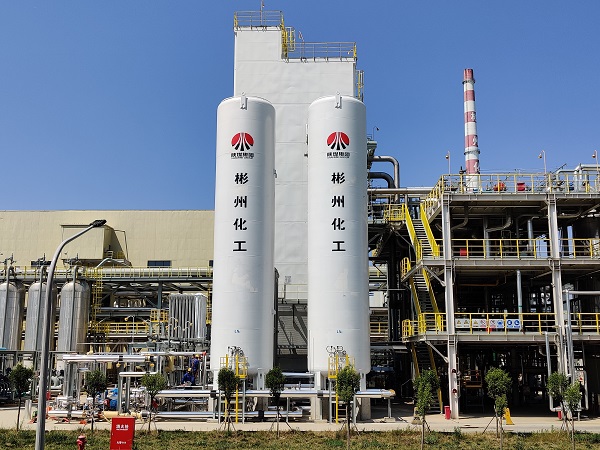 制氣車間，7月建成投用的707低溫能源綜合利用項目主設備液氮儲罐現(xiàn)場圖。 (1).jpg