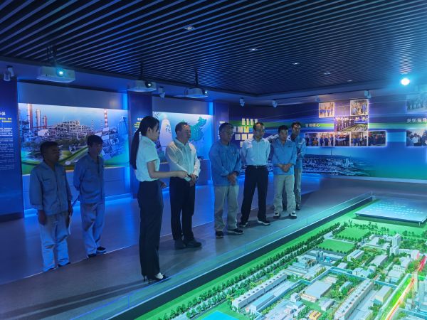 8月24日，國網(wǎng)渭南供電公司一行來公司調(diào)研座談，參觀展覽廳.jpg
