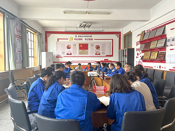 3月5日，渭河塑業(yè)公司以融入生產(chǎn)經(jīng)營抓黨建為引領(lǐng)，組織召開積極創(chuàng)新，實現(xiàn)生產(chǎn)經(jīng)營管理提升研討會。.jpg