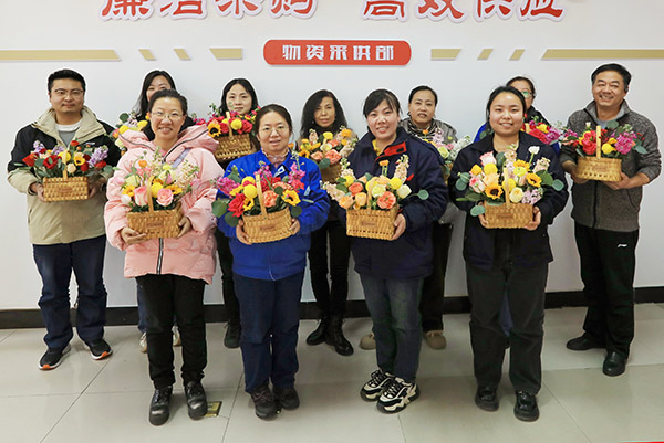 三八節(jié)前夕，采供部開展慶三八節(jié)花藝活動 (2).jpg
