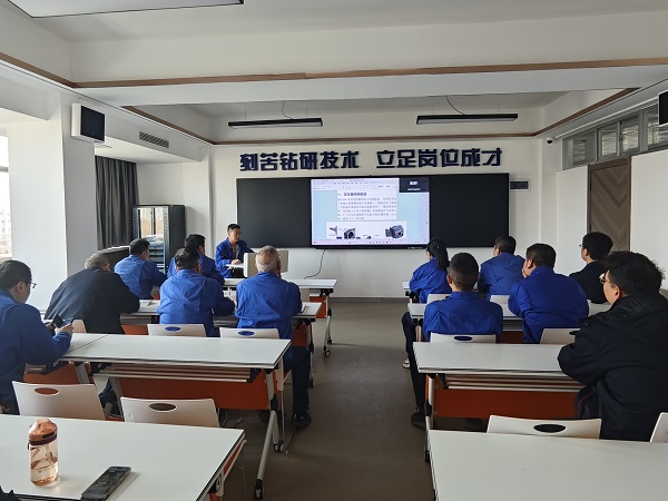 3月20日，計控電儀部青年講師郭愛軍為部門人員進行Fisher智能定位器DVC6200專項培訓(xùn)1.jpg