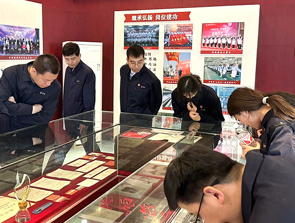 2024年4月9日，在趙夢桃紀念館內(nèi)參觀學習.jpg