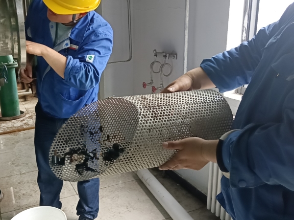 2024年5月2日，崗位人員自行拆除過濾器清理濾網(wǎng)，除污去垢凈裝置。.jpg
