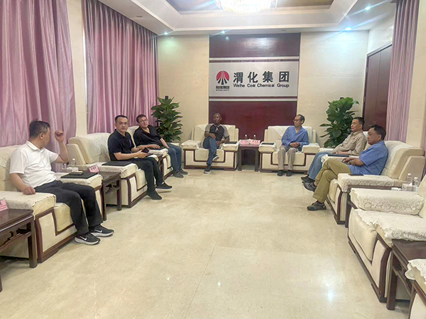 5月22日上午，陜西榆神外貿(mào)發(fā)展有限公司總經(jīng)理王仲及JA-代理咨詢德國有限公司首席執(zhí)行官約瑟夫·阿波雷加一行5人到公司座談交流，公司副總師張生財(cái)、渭河實(shí)業(yè)公司黨支部書記王勇及業(yè)務(wù)部主管張廣武參與座談.jpg