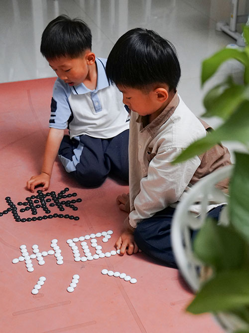 三等獎(jiǎng)：乙二醇車間楊沛-棋子傳情，清廉為教.jpg