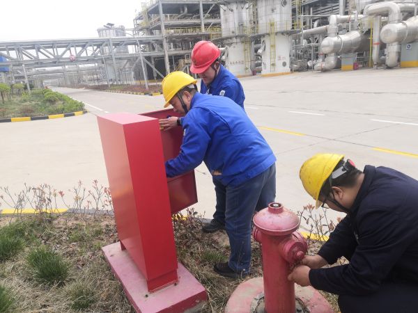 圖2 7月10日，檢查人員檢查人員重點(diǎn)檢查消防器材。設(shè)施.jpg