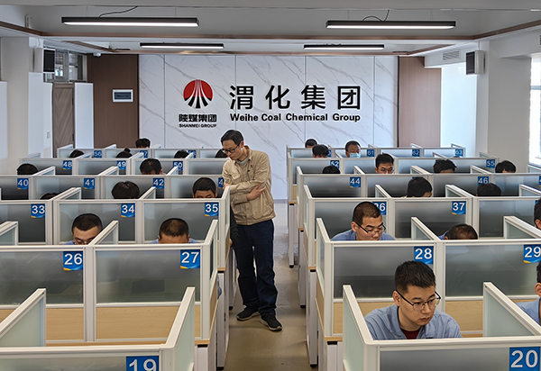 7月初，動(dòng)力車間組織員工舉行第二季度業(yè)務(wù)考試.jpg