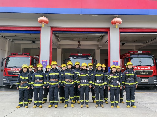 10月15日，消防隊(duì)員參加聯(lián)防聯(lián)訓(xùn).jpg