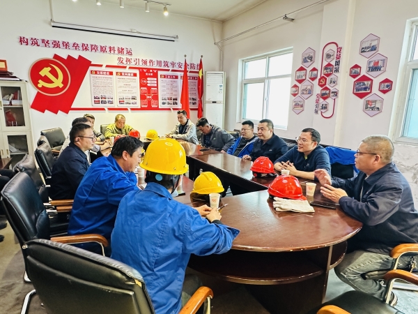 11月5日上午，驗(yàn)收隊(duì)伍召開專題會(huì)議，匯總施工問題并討論竣工驗(yàn)收準(zhǔn)備工作.jpg