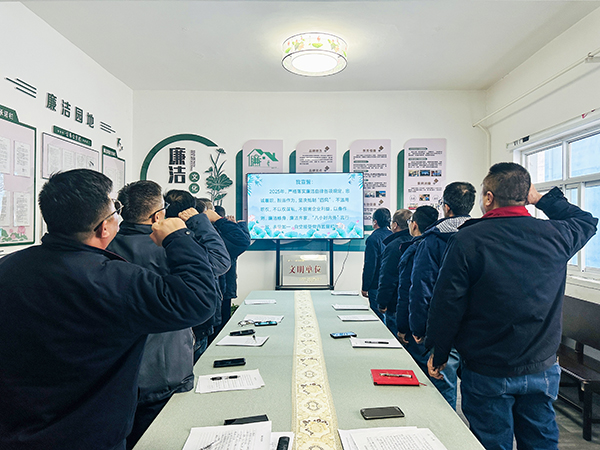 1月9日下午，物料車間黨支部組織黨員領導干部及重點崗位人員開展了新年“第一課”活動。--圖為廉潔宣誓.jpg