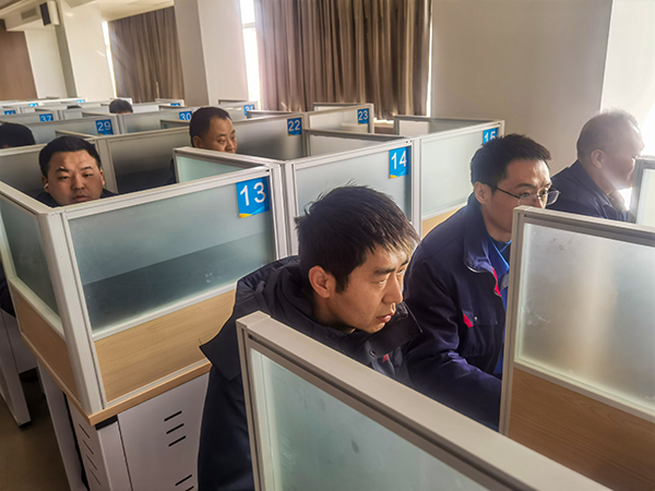 2月25日，合成車間員工進行“懂會能”考試 (2).jpg