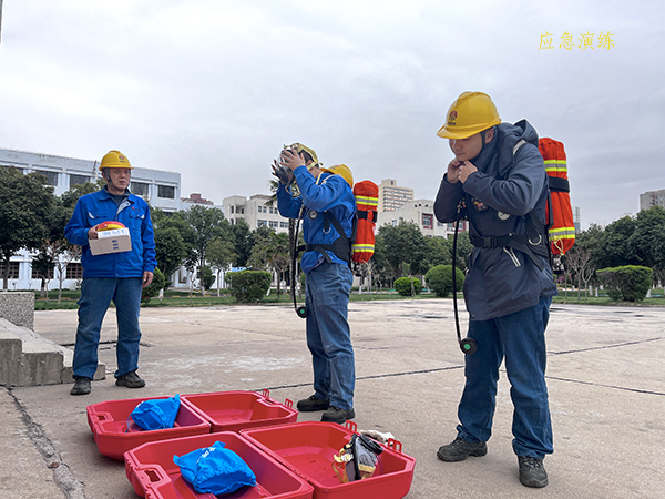 3月27日16：30，合成車間員工進(jìn)行演練中.jpg