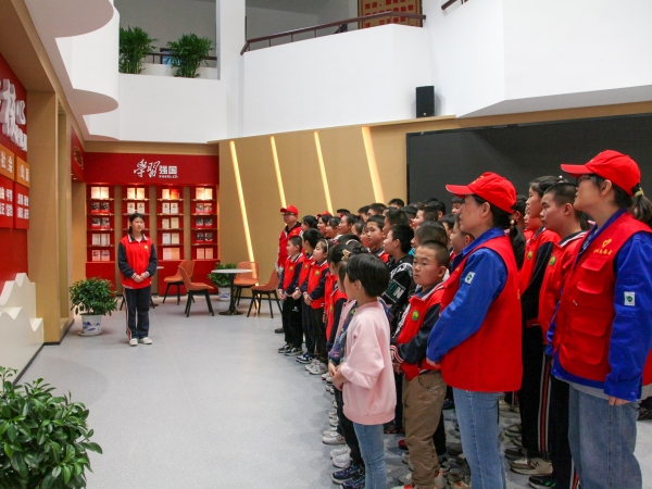 渭化公司積極開展關愛特教兒童系列志愿服務活動.JPG